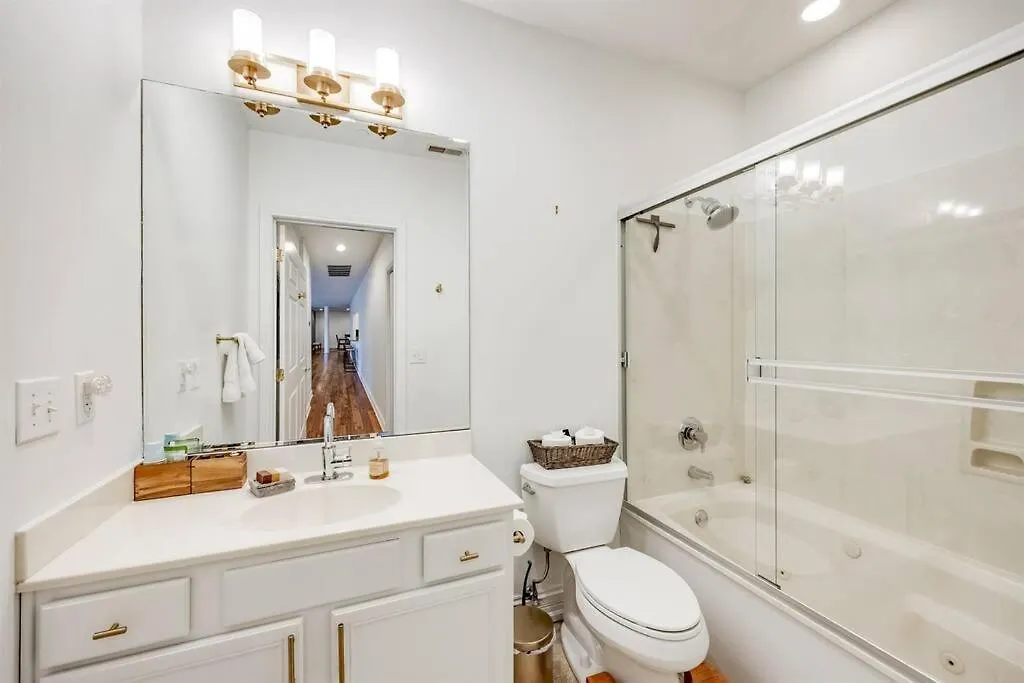 Downtown Louisville Condo- King Bed, Near Sites 미국