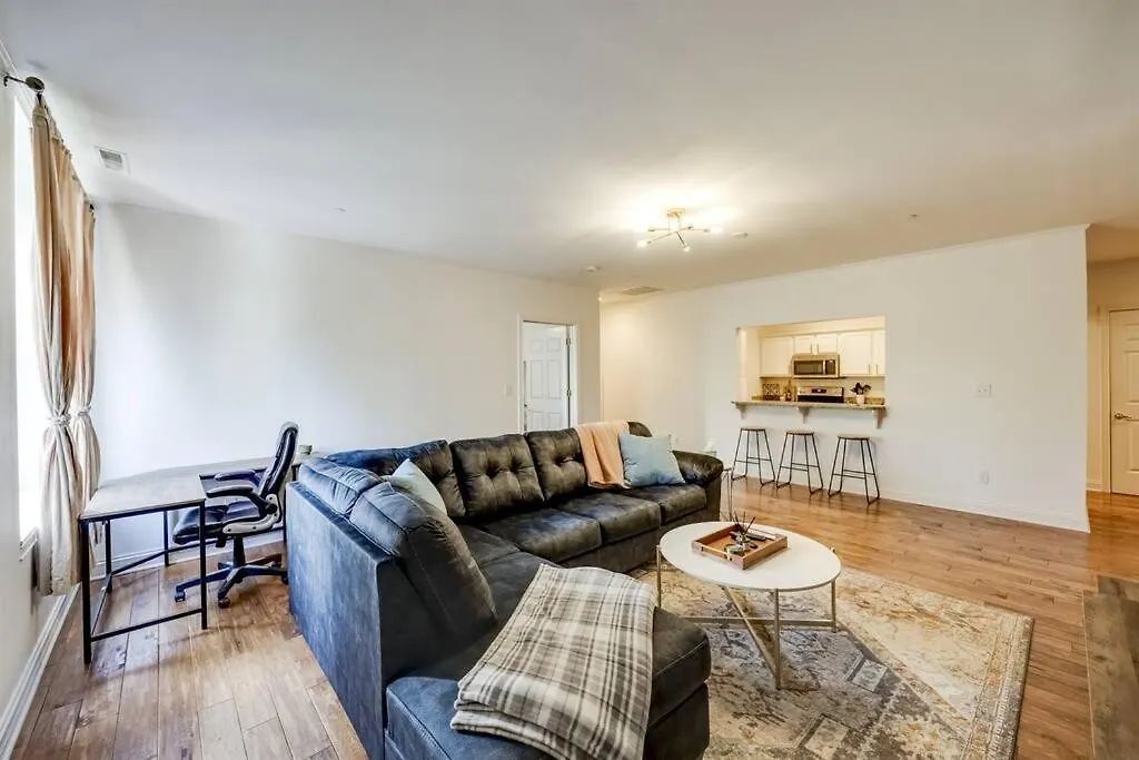Downtown Louisville Condo- King Bed, Near Sites 0*,