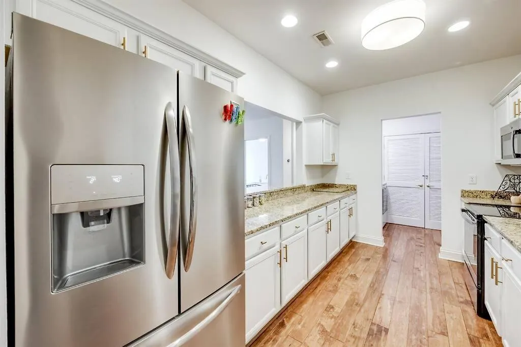 Downtown Louisville Condo- King Bed, Near Sites