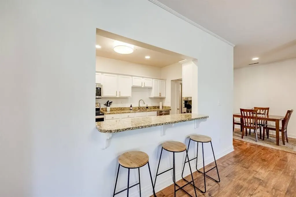 Downtown Louisville Condo- King Bed, Near Sites 0*,  미국