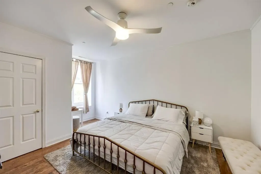 Downtown Louisville Condo- King Bed, Near Sites 아파트
