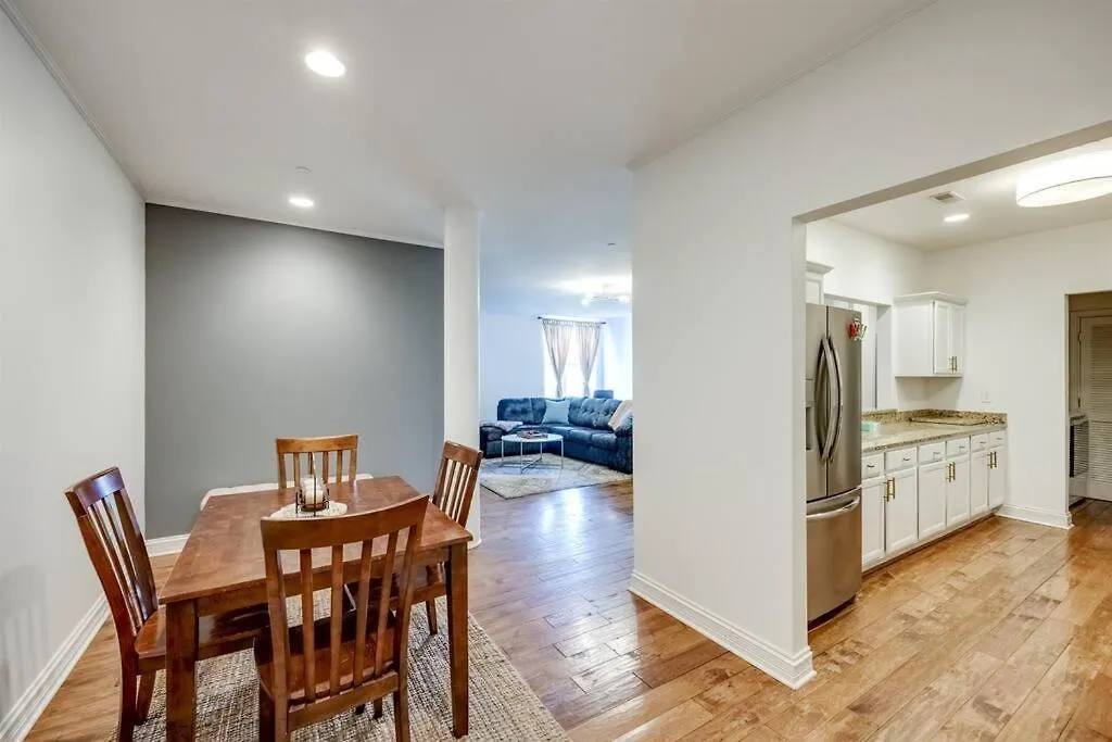 Downtown Louisville Condo- King Bed, Near Sites 미국