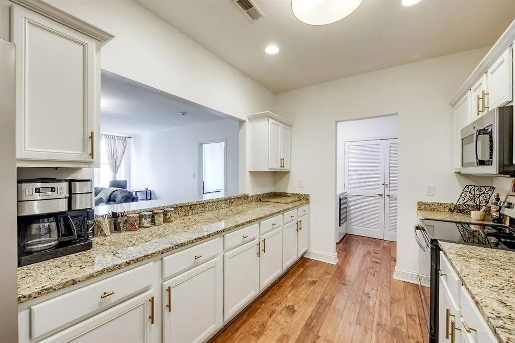 아파트 Downtown Louisville Condo- King Bed, Near Sites 미국